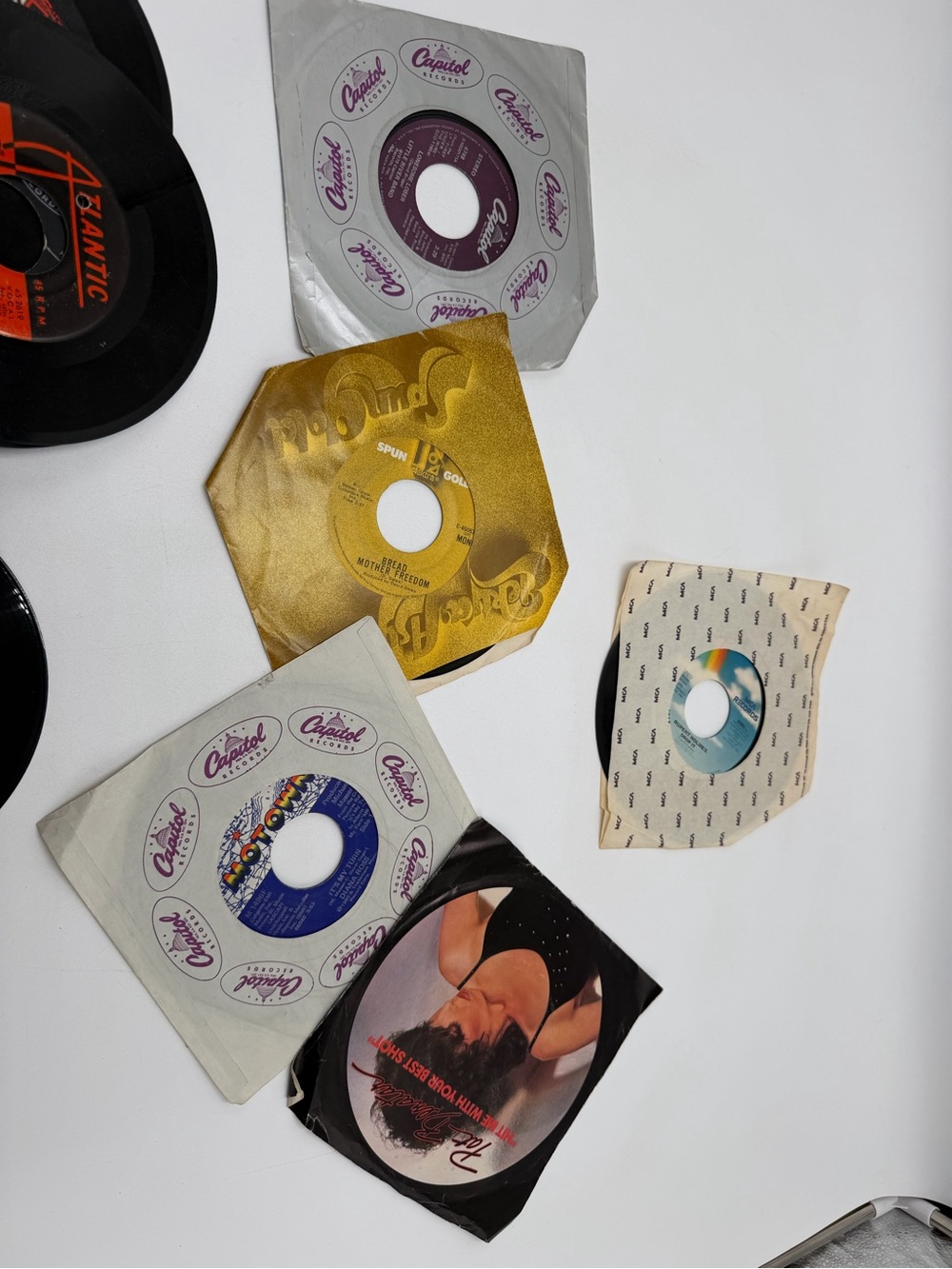 Lot Of 60 Vintage 45 RPM Vinyl Records Mixed Artists Crafts Decor AS-IS Untested - Picture 5 of 5